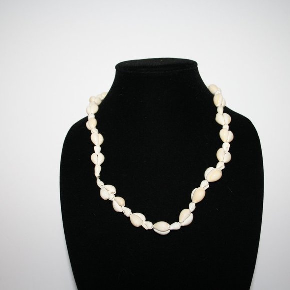 Beautiful vintage shell necklace 34" - Picture 2 of 3